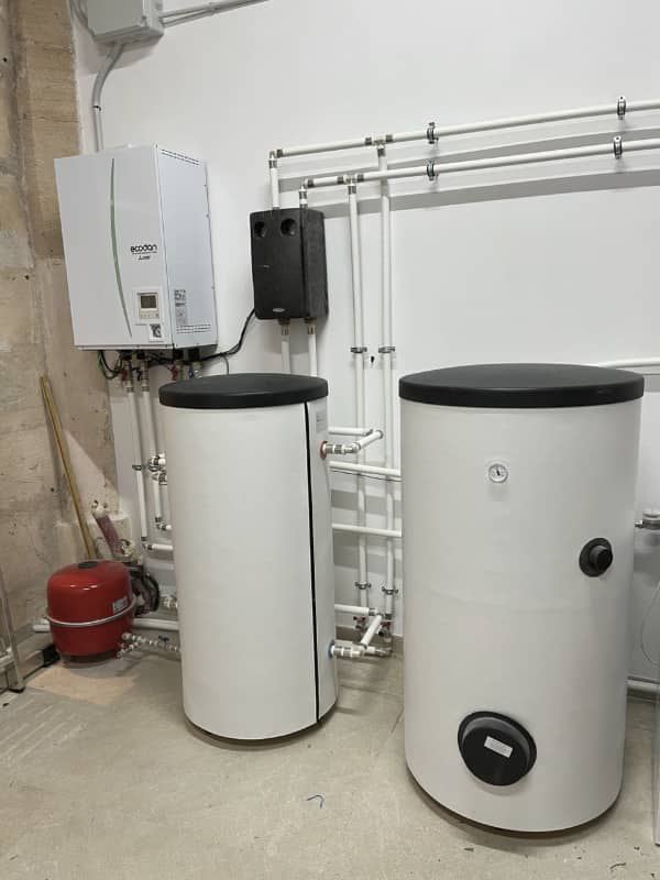 Wärmepumpe und Pufferspeicher von Grees HKP